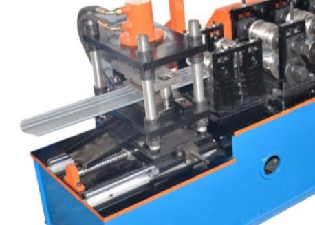 เครื่องขึ้นรูปม้วนแผงรั้วรั้ว Palisade หนา 0.8 มม. อัตโนมัติ