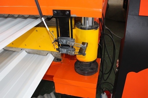 เครื่องขึ้นรูปม้วนโปรไฟล์ Ibr และลูกฟูก Double Layer Type