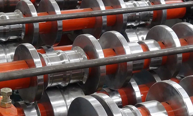 เครื่องขึ้นรูปม้วนสองชั้น PPGI ชุบสังกะสีด้วยการตัดไฮดรอลิก 8-15m / นาที