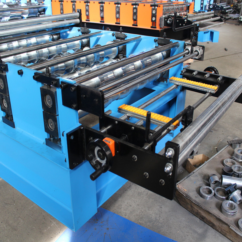 เครื่องขึ้นรูปม้วนหลังคาพลังงานโลหะแม่นยำ 4kw พร้อมรับประกัน 1 ปี