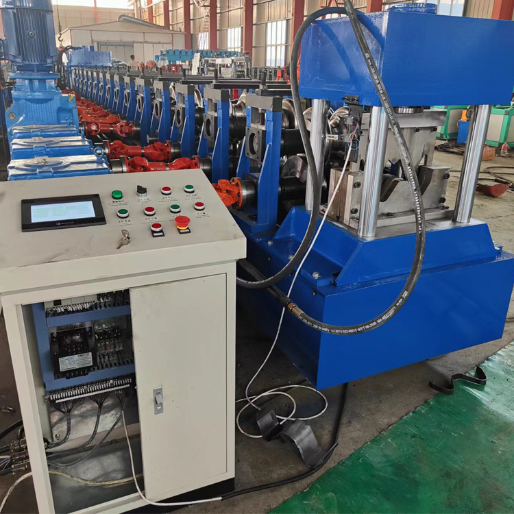 Quench HRC58-62 โครมเคลือบทางหลวง Guardrail Roll Forming Machine 11kw 5.5kw การควบคุม PLC