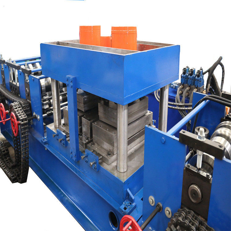 GI Highway Guardrail Roll Forming Machine ด้วยวัสดุเล็บตัด Cr12Mov และกระบอกกระบอกขนาด 80 มม