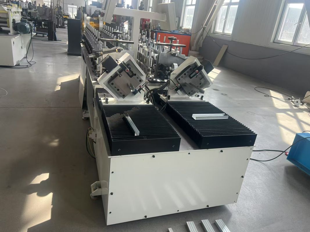 สล็อตช่องสอง C ประเภทเหล็กเบา เครื่องปั้น Keel อัตโนมัติเต็ม