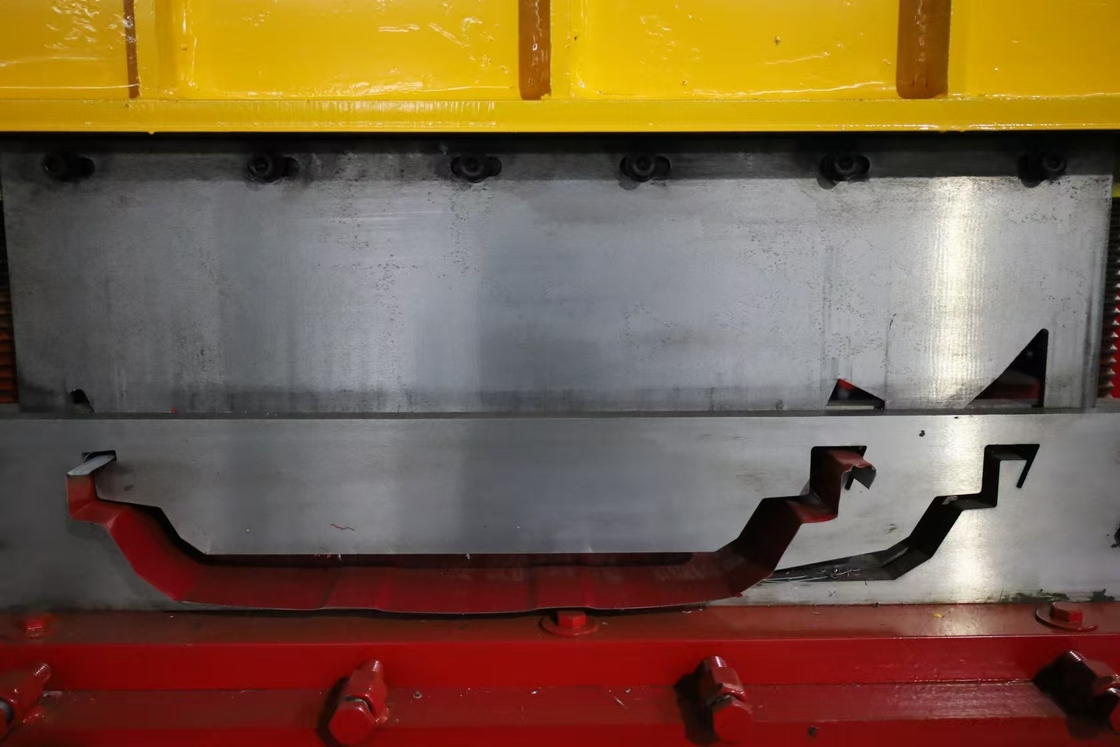 เครื่องพกพา Double Lock Standing Seam Roof Panel Roll Forming Machine พร้อมระบบควบคุม PLC Delta และโครงสร้างแผ่นผนัง