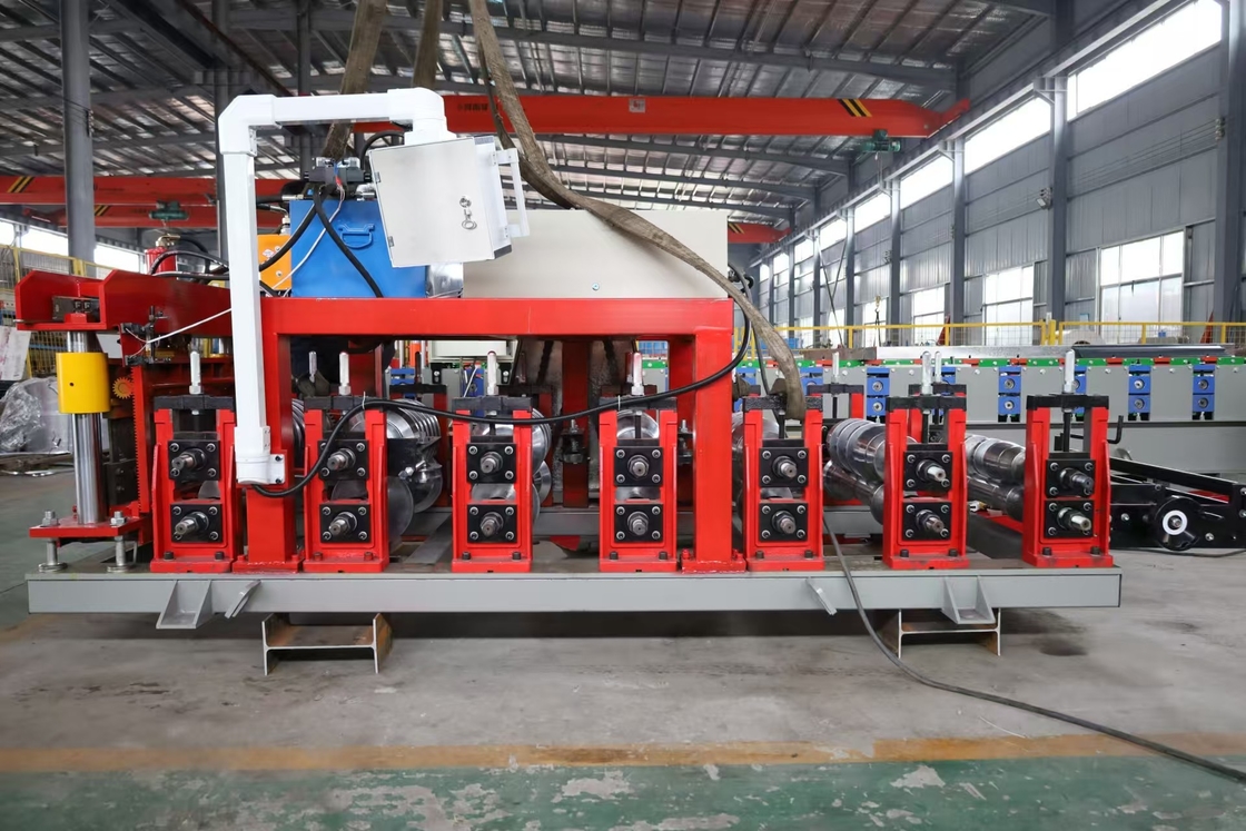 เครื่องพกพา Double Lock Standing Seam Roof Panel Roll Forming Machine พร้อมระบบควบคุม PLC Delta และโครงสร้างแผ่นผนัง