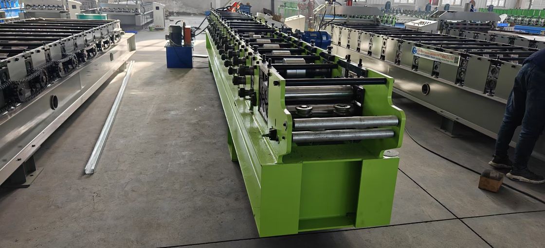 เครื่องผลิตที่กําหนดเอง และติดตาม C U Roll Forming Machine ด้วยความยาวการตัดที่ปรับและระบบควบคุม PLC