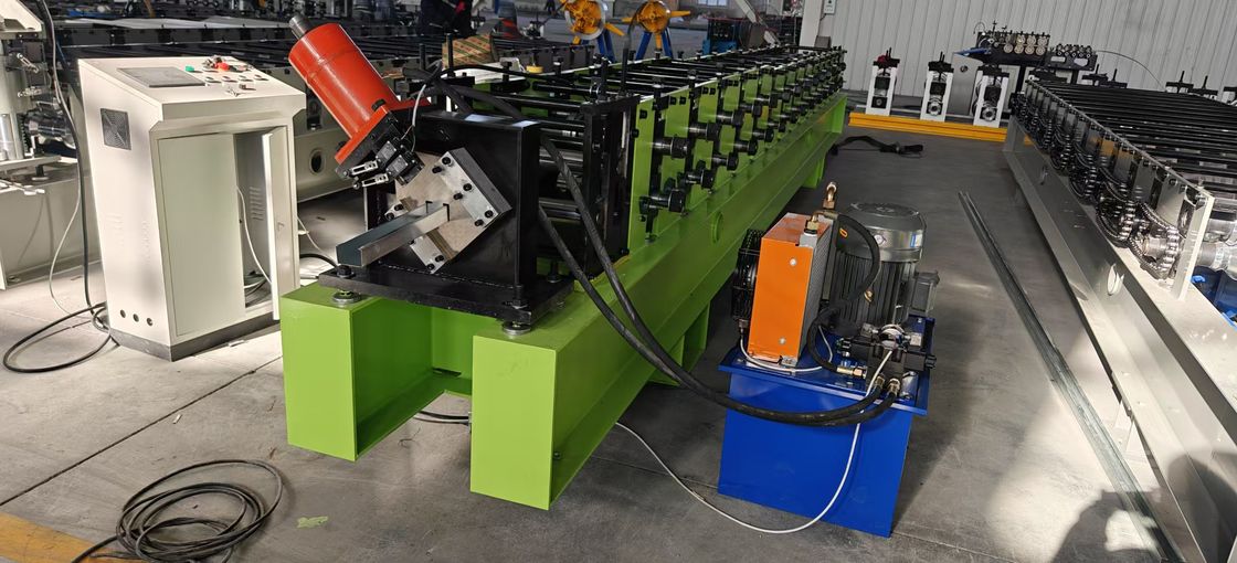 เครื่องผลิตที่กําหนดเอง และติดตาม C U Roll Forming Machine ด้วยความยาวการตัดที่ปรับและระบบควบคุม PLC
