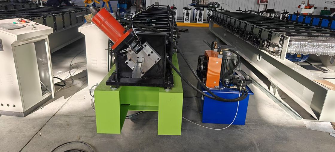 เครื่องผลิตที่กําหนดเอง และติดตาม C U Roll Forming Machine ด้วยความยาวการตัดที่ปรับและระบบควบคุม PLC