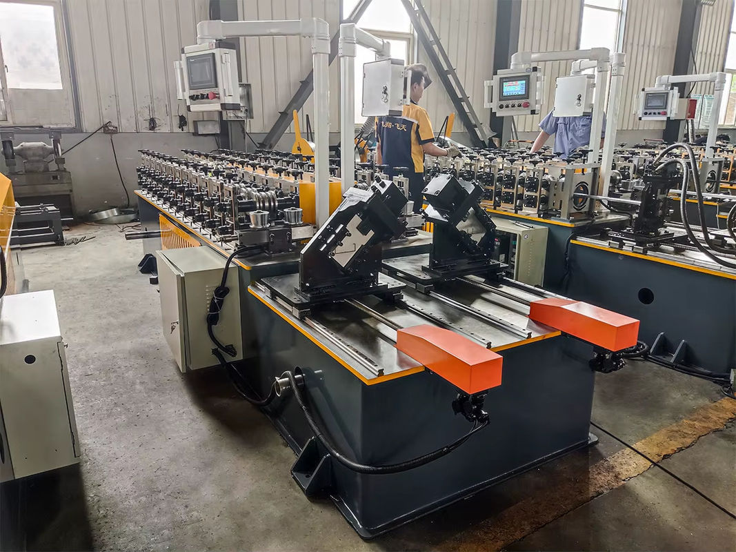 เครื่องปรับแบบ CU Stud And Truss Light Gage Steel Keel Roll Forming Machine สําหรับวัสดุก่อสร้าง