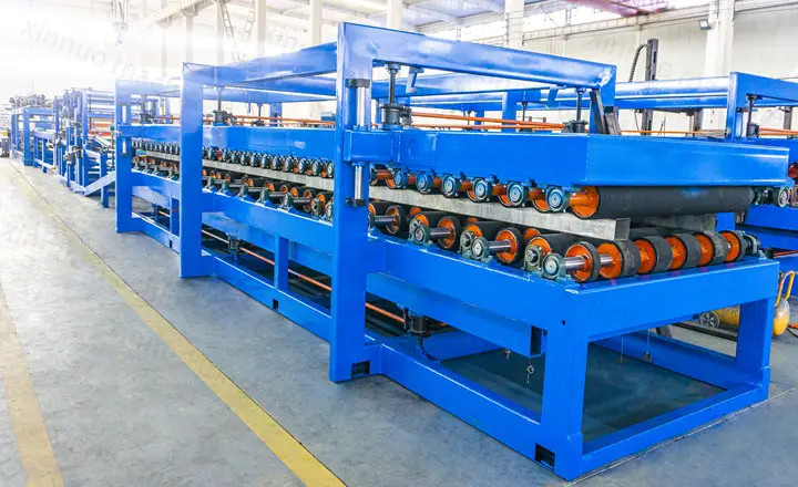 สายการผลิตแผ่นเซนวิชผนังหินหญ้ากันไฟ กล่องกันเสียงความเร็วสูง EPS Rockwool Sandwich