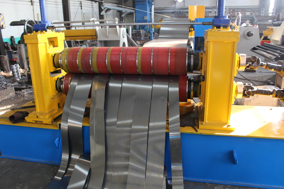1200mm ความกว้าง 3-6mm สแตนเลสโค้ล สายการผลิตการตัดความเร็วสูง เครื่องกับไฮดรอลิก Uncoiler และ Recoiler