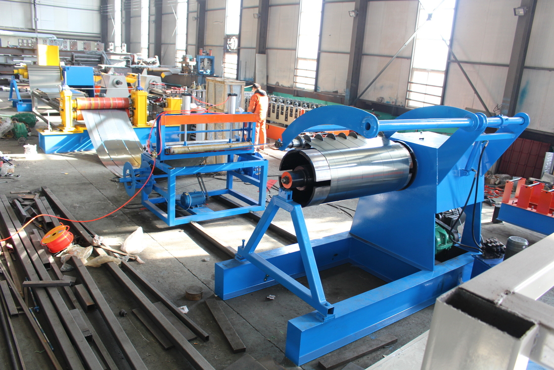 1200mm ความกว้าง 3-6mm สแตนเลสโค้ล สายการผลิตการตัดความเร็วสูง เครื่องกับไฮดรอลิก Uncoiler และ Recoiler