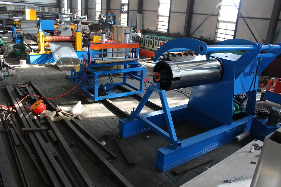 1200mm ความกว้าง 3-6mm สแตนเลสโค้ล สายการผลิตการตัดความเร็วสูง เครื่องกับไฮดรอลิก Uncoiler และ Recoiler