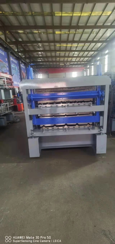 แผง 4kw เครื่องหลังคา Ibr แผ่นเหล็กเคลือบโลหะลูกฟูกแผ่นเคลือบสามชั้น
