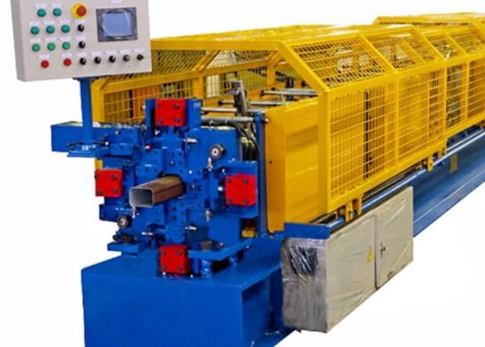 เครื่องจักรขึ้นรูปม้วนท่อสี่เหลี่ยมโลหะสำหรับรางน้ำฝนอัตโนมัติเต็มรูปแบบ