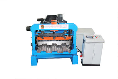 เครื่องขึ้นรูปม้วนดาดฟ้าโลหะ 380V 50Hz 3 เฟสพร้อม 15 - 20m / นาที