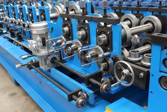 การควบคุม PLC แบบปรับได้ 3ph Cz Purlin Roll Forming Machine Automatic