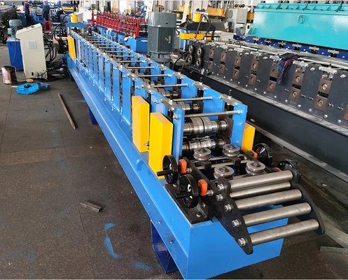 Chain Drive Rolling Shutter Door Roll Forming Machine ความเร็วสูงอัตโนมัติเต็มรูปแบบ 25m / Min