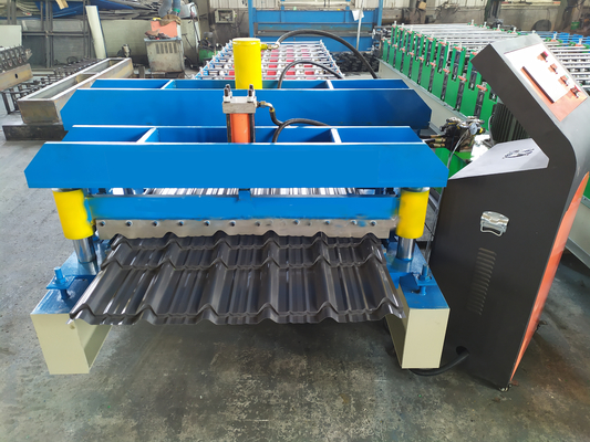 เครื่องขึ้นรูปม้วนหลังคาโลหะลูกฟูกระบบควบคุม PLC แบบอัตโนมัติ